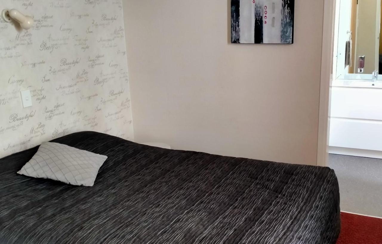 Masonic Hotel 파머스턴노스 외부 사진